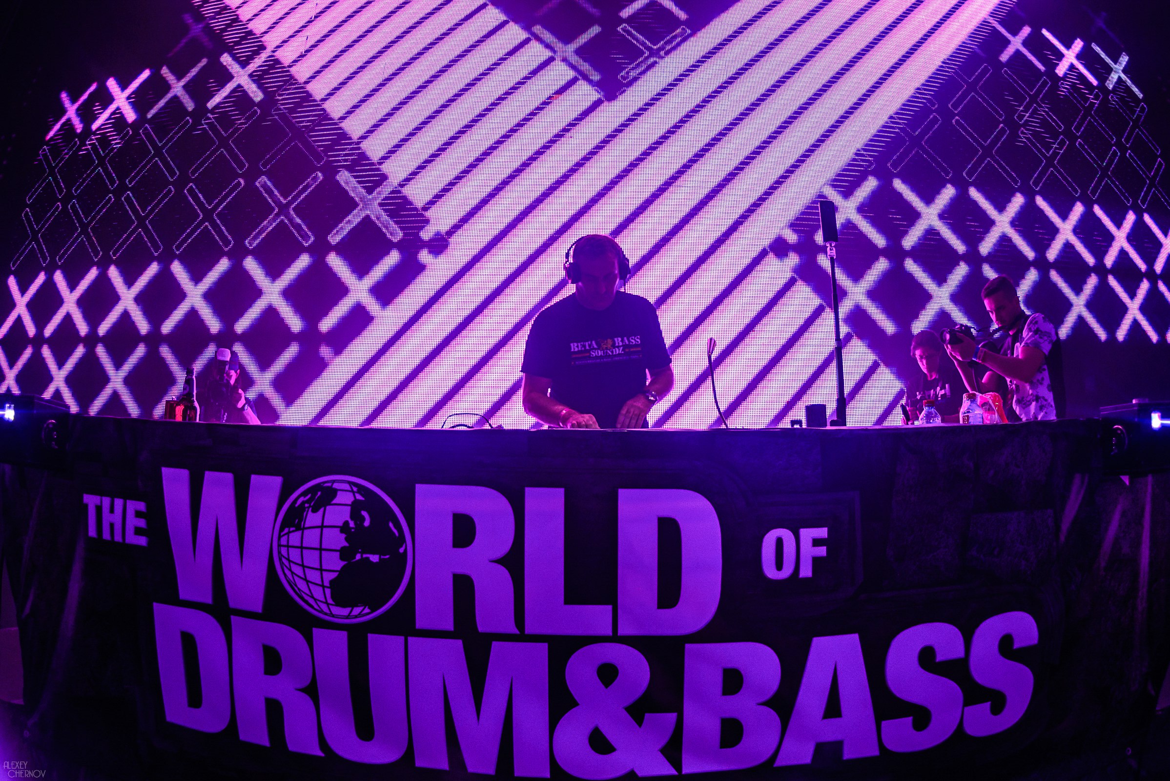 Drum and bass лучшее. Drum and Bass. Subwave Drum Bass. Drum and Bass картинки. Drum and Bass логотип.